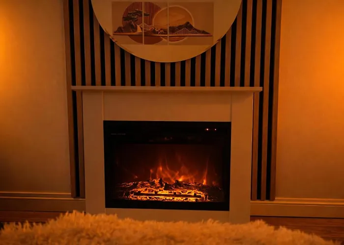 Cozy Fireplace Two Bedrooms Workspace Lägenhet *