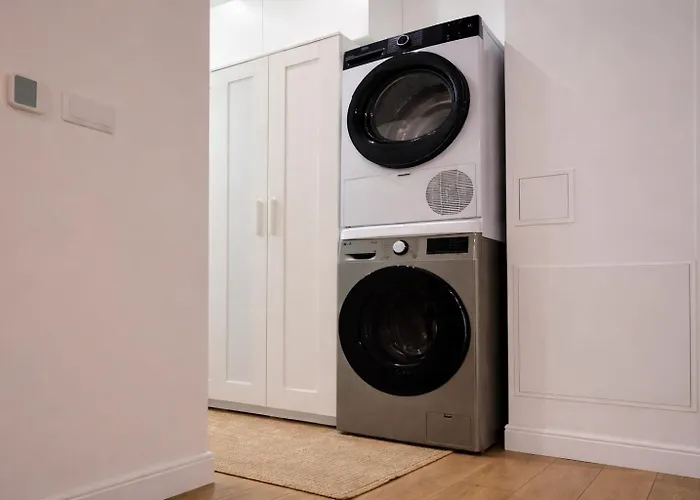 Cozy Fireplace Two Bedrooms Workspace *