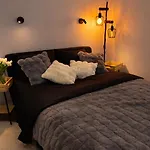 Cozy Fireplace Two Bedrooms Workspace *