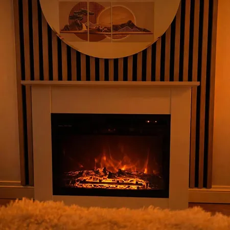Cozy Fireplace Two Bedrooms Workspace Apartament *