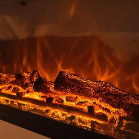 Cozy Fireplace Two Bedrooms Workspace Apartament Ryga
