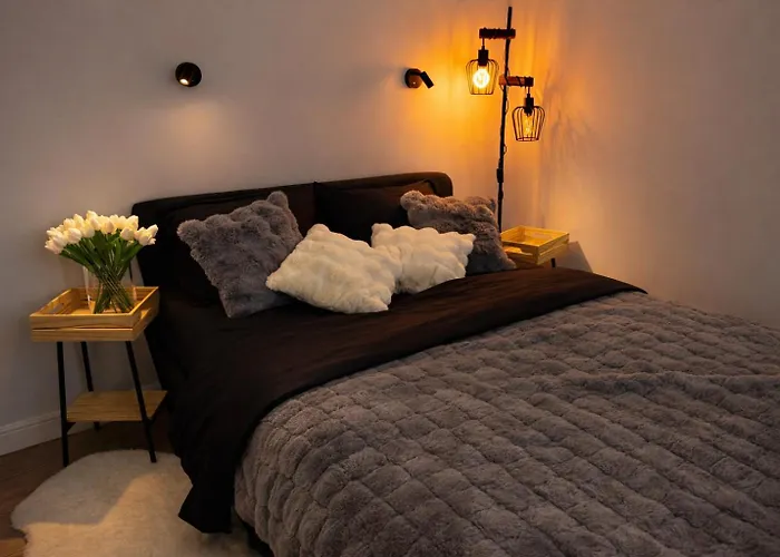 Cozy Fireplace Two Bedrooms Workspace *