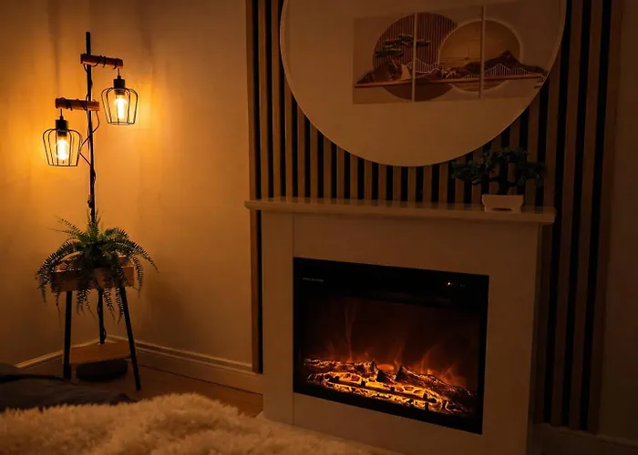 Cozy Fireplace Two Bedrooms Workspace 公寓 *