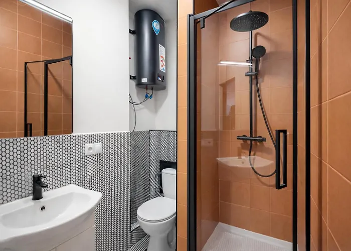 Cozy Fireplace Two Bedrooms Workspace 里加