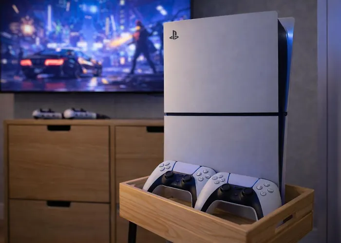 Cozy Fireplace Two Bedrooms Workspace Apartment *